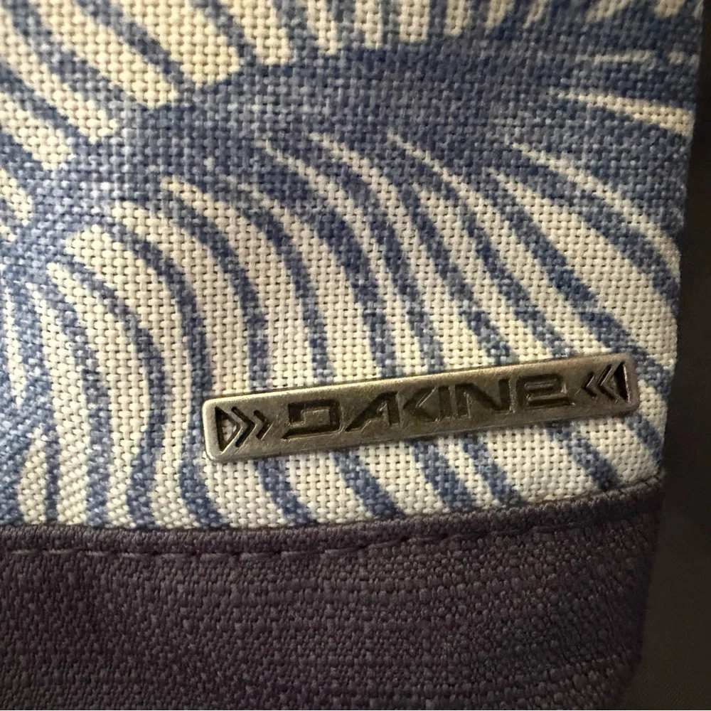 Dakine lightweight crossbody